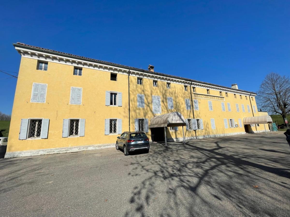 Albergo Ligabue 구아스탈라 외부 사진