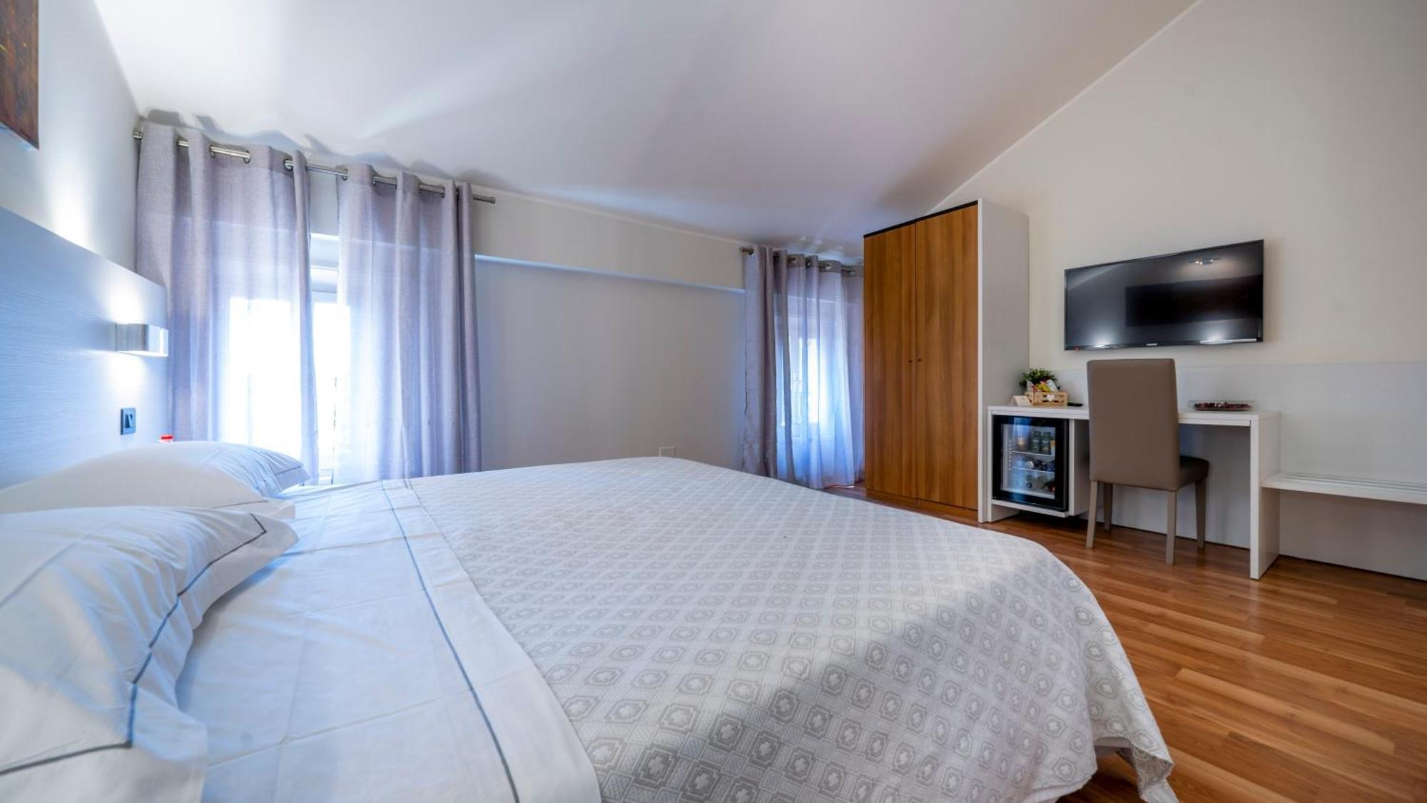 Albergo Ligabue 구아스탈라 외부 사진